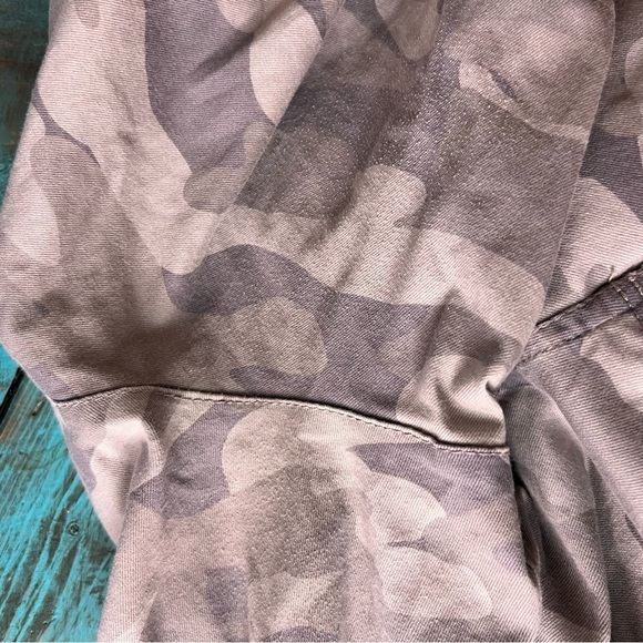 Democracy Green Camouflage Absolution Skinny Pants Size 22 - Picture 11 of 13